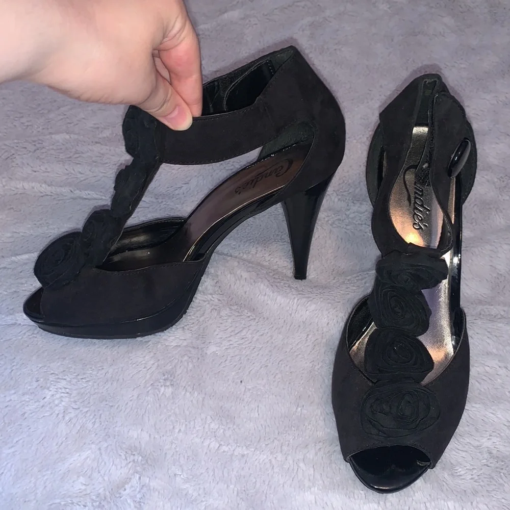 Candies - Black Rose Heels - Picture 2 of 8